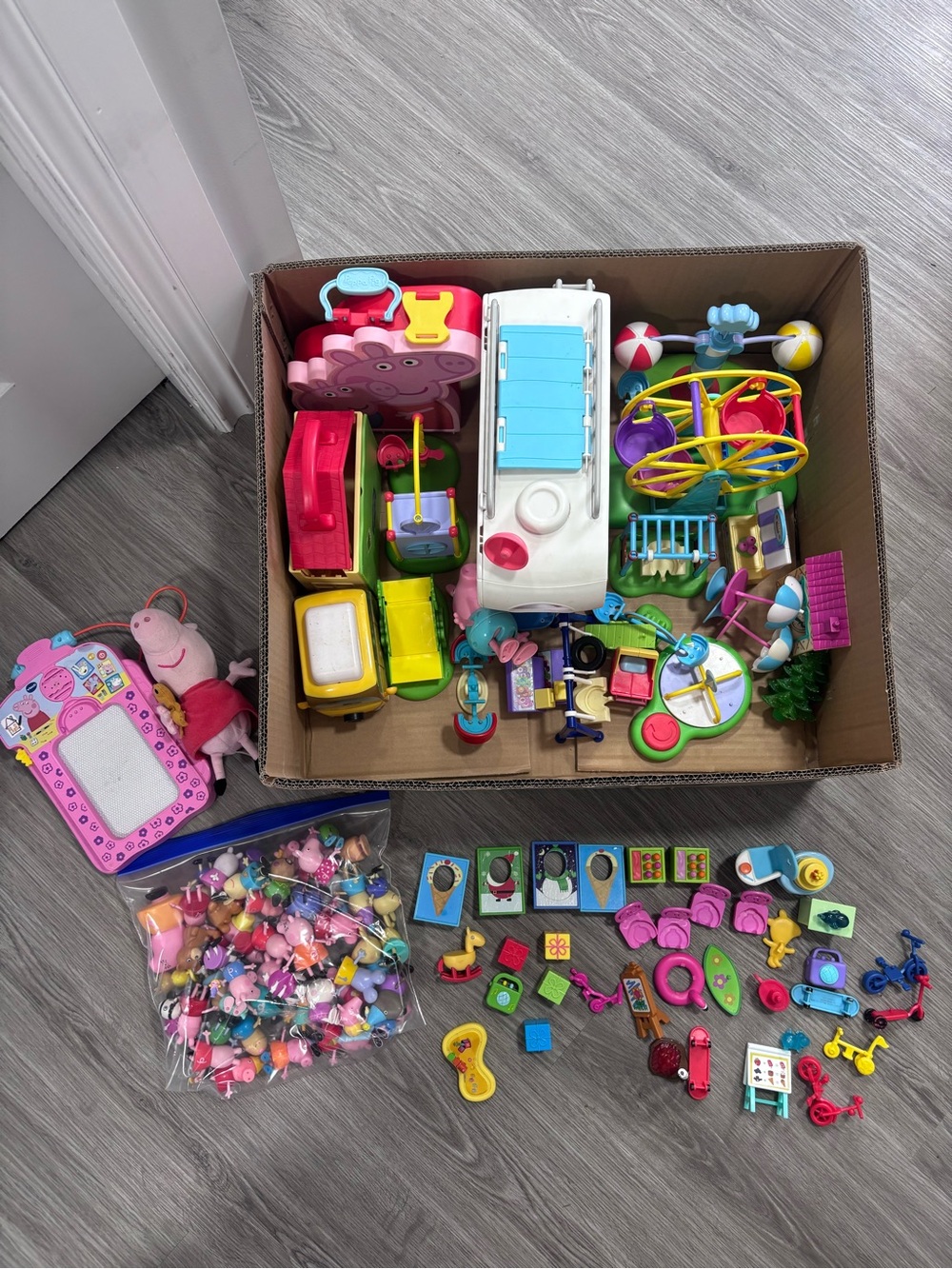Peppa Pig Playset Assortment with Pink, Yellow, Blue & Green Pieces